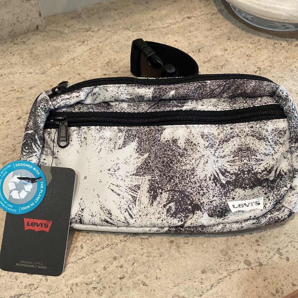 Levi’s Hip Sack/Crossbody Bag - Picture 3 of 9